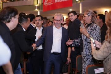 Bedolla presenta informe regional en Zamora; anuncia modernización carretera
