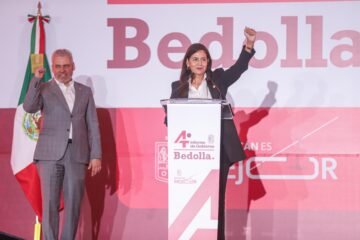 Gaby Molina, “la mujer maravilla de la educación”, afirma el gobernador