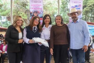 Cinco mil alumnos y campeones de juego de pelota de Pátzcuaro reciben tenis: Gabriela Molina