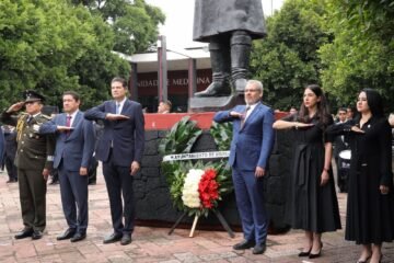 Celebra Bedolla el 215 Aniversario del Inicio de la Independencia de México