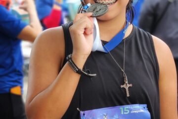 Alumna del Cecytem Purépero gana medalla de oro en carrera Cinépolis