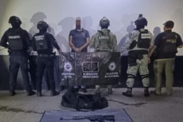 SSP y Defensa detienen a hombre con armamento en Operación Apatzingán