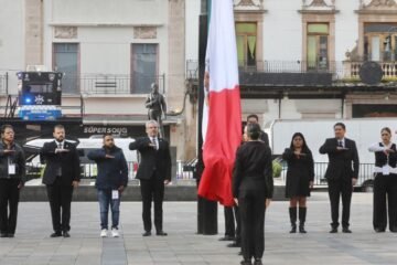 Encabeza Bedolla ceremonia en memoria de las víctimas del 15 de septiembre