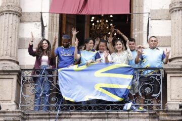 Colocan bandera de la comunidad sorda en el Palacio Legislativo Colocan bandera de la comunidad sorda en el Palacio Legislativo