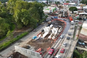 Avanza construcción de puente superior La Hielera en Uruapan: Bedolla