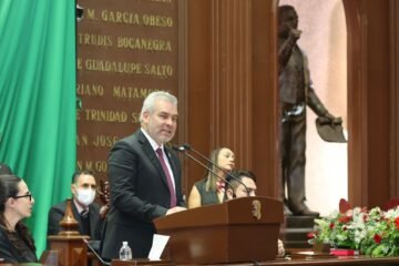 Hoy Michoacán tiene un gobernador y un gobierno en territorio