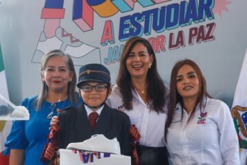 Gabriela Molina arranca entrega de tenis en Uruapan