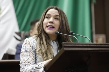 Xóchitl Ruiz González impulsa la dignificación laboral y salarial en la FGE y es aprobada por el Pleno del Congreso