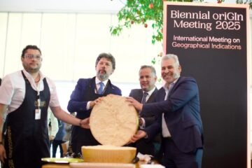 Inaugura Bedolla Bienal oriGIn; dan Indicación Geográfica a 5 productos michoacanos