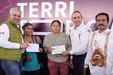 Bedolla, cercano a autogobiernos; lleva audiencia pública a Donaciano Ojeda