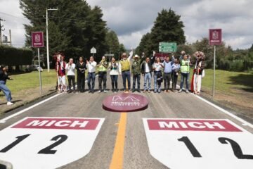 Con la rehabilitación de 23 kilómetros de los tramos carreteros Charapan-Pamatácuaro-Sicuicho y San Antonio-San Isidro, más de 14 mil habitantes de comunidades con autogobierno, cuentan con vialidades seguras