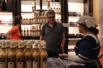 Cineasta Kleber Mendonça se maravilla con la riqueza culinaria de Michoacán