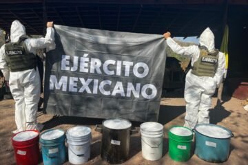 En un operativo efectuado en los municipios de Turicato y Nocupétaro, el Ejército Mexicano aseguró 335 kg de una sustancia granulada y blanca con las características propias de la metanfetamina