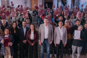 Gladyz Butanda entrega escrituras a 300 familias morelianas