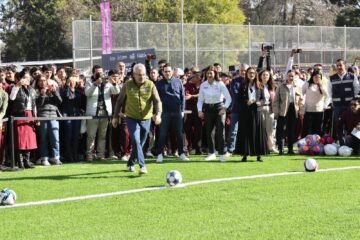 ¡Compromiso cumplido! Inaugura Bedolla 2 canchas de fútbol 7 en Secundaria 2 de Morelia ¡Compromiso cumplido! Inaugura Bedolla 2 canchas de fútbol 7 en Secundaria 2 de Morelia