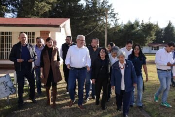 Bedolla y rectora de la Universidad Nacional Rosario Castellanos visitan espacios para los campus en Zitácuaro y Zacapu