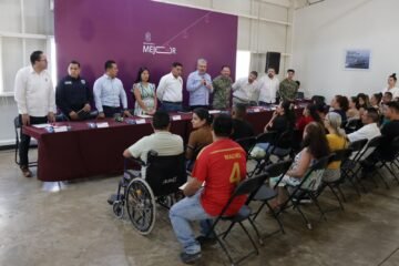 Entrega Bedolla apoyos a víctimas de explosión en Coahuayana Entrega Bedolla apoyos a víctimas de explosión en Coahuayana