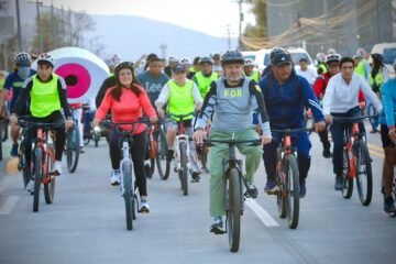 Bedolla estrena con rodada ciclista la ampliación de la av. Amalia Solórzano