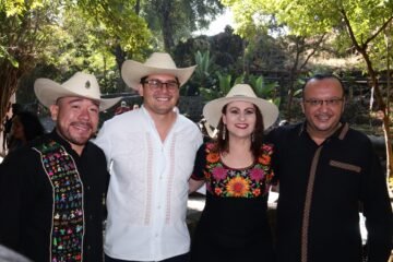 Invita Toño Berber a vivir la tradición del tianguis artesanal de domingo de Ramos