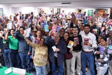 Reciben estudiantes del Imced charla y acervo del Fondo de Cultura Económica