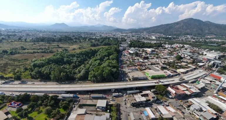 Paso La Hielera en Uruapan agiliza la capacidad exportadora de la región: Sedeco Paso La Hielera en Uruapan agiliza la capacidad exportadora de la región: Sedeco