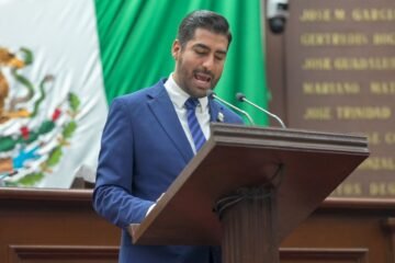 Alfonso Chávez propone ante el pleno chequeo médico anual gratuito