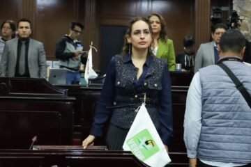 Celebra Sandra Arreola entrada en vigor reforma que permite libre acceso a personas con discapacidad con animales de asistencia