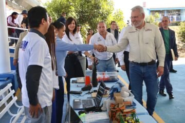 Estudiantes del Cobaem presentan a Bedolla proyecto de inteligencia artificial