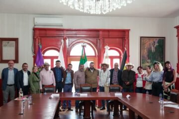 Raúl Zepeda refrenda atención y respaldo institucional a mezcaleros de Michoacán