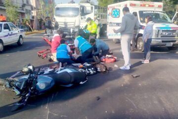 Motociclista arrollado por una camioneta, frente a la central