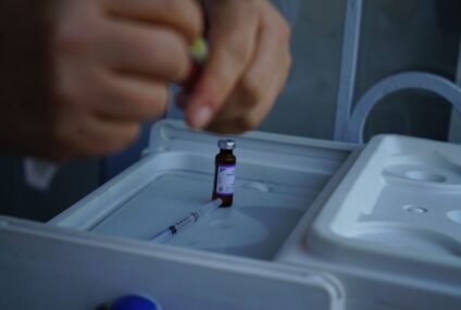 Michoacán cuenta con 771 mil vacunas disponibles contra el sarampión: Bedolla