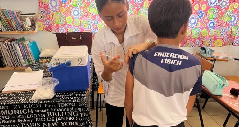 Vacunación contra el sarampión llegará a escuelas de 23 municipios de Michoacán Vacunación contra el sarampión llegará a escuelas de 23 municipios de Michoacán