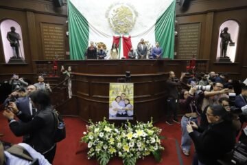 Rinde 76 Legislatura homenaje póstumo a Víctor Mujica, Anayeli Hernández y a su hija