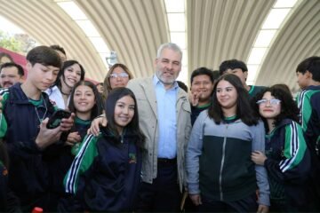 Data hará historia como primer programa de internet universal y gratuito para estudiantes: Bedolla Data hará historia como primer programa de internet universal y gratuito para estudiantes: Bedolla