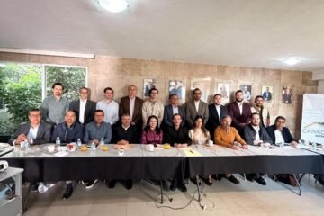 Expone Gladyz Butanda plan de movilidad ante Canadevi Michoacán