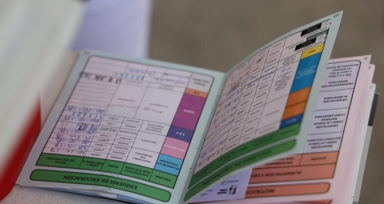 Vacuna contra el sarampión llega directamente a las escuelas; habrá brigada en 18 municipios Vacuna contra el sarampión llega directamente a las escuelas; habrá brigada en 18 municipios