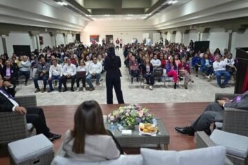 CJIM imparte conferencia “Mujeres libres, vida sin violencia” a docentes del SNTE