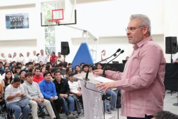 Que ningún estudiante se quede sin internet gratis; en Apatzingán, Bedolla invita a registrarse al Programa Data Que ningún estudiante se quede sin internet gratis; en Apatzingán, Bedolla invita a registrarse al Programa Data