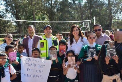 SCOP y SEE entregan obras educativas en Ario de Rosales y Pátzcuaro