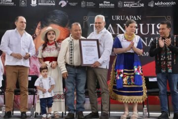 Premia Bedolla las mejores piezas del 65 Concurso Artesanal de Domingo de Ramos