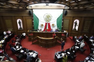 Adriana Contreras Figueroa y Juana Bravo Lázaro, acreedoras a la Condecoración “La Mujer Michoacana”