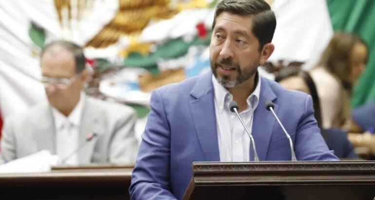 Aprueba el Congreso reforma integral en salud mental; reconocen a médicos internos y residentes como población prioritaria: Abraham Espinoza Villa