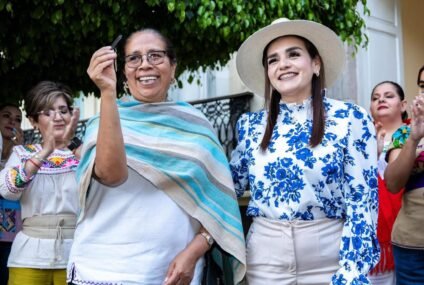 ✨ Uruapan recibe con orgullo a sus artesanas y artesanos ✨ ✨ Uruapan recibe con orgullo a sus artesanas y artesanos ✨