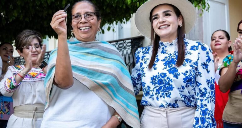 ✨ Uruapan recibe con orgullo a sus artesanas y artesanos ✨ ✨ Uruapan recibe con orgullo a sus artesanas y artesanos ✨