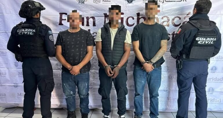 Cinco detenidos en Uruapan; aseguradas más de 400 dosis de droga y armas de fuego Cinco detenidos en Uruapan; aseguradas más de 400 dosis de droga y armas de fuego