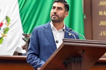 Poncho Chávez propone capacitación obligatoria dos veces al año para fortalecer la atención del DIF a niñas, niños y adolescentes