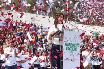 Gabriela Molina, en la cancha de Vida Saludable con Mundialito Escolar