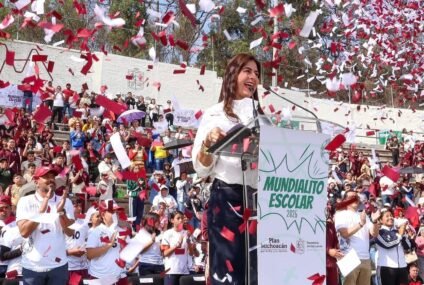 Gabriela Molina, en la cancha de Vida Saludable con Mundialito Escolar