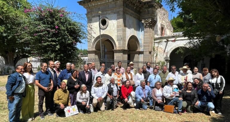 Diserta interesante charla el cronista, Jesús Herrera