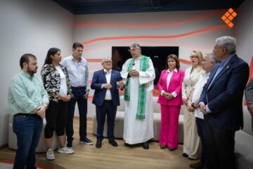 SACRILEGIO POLÍTICO: Habrá obispa: Palabra del Padre pistolas